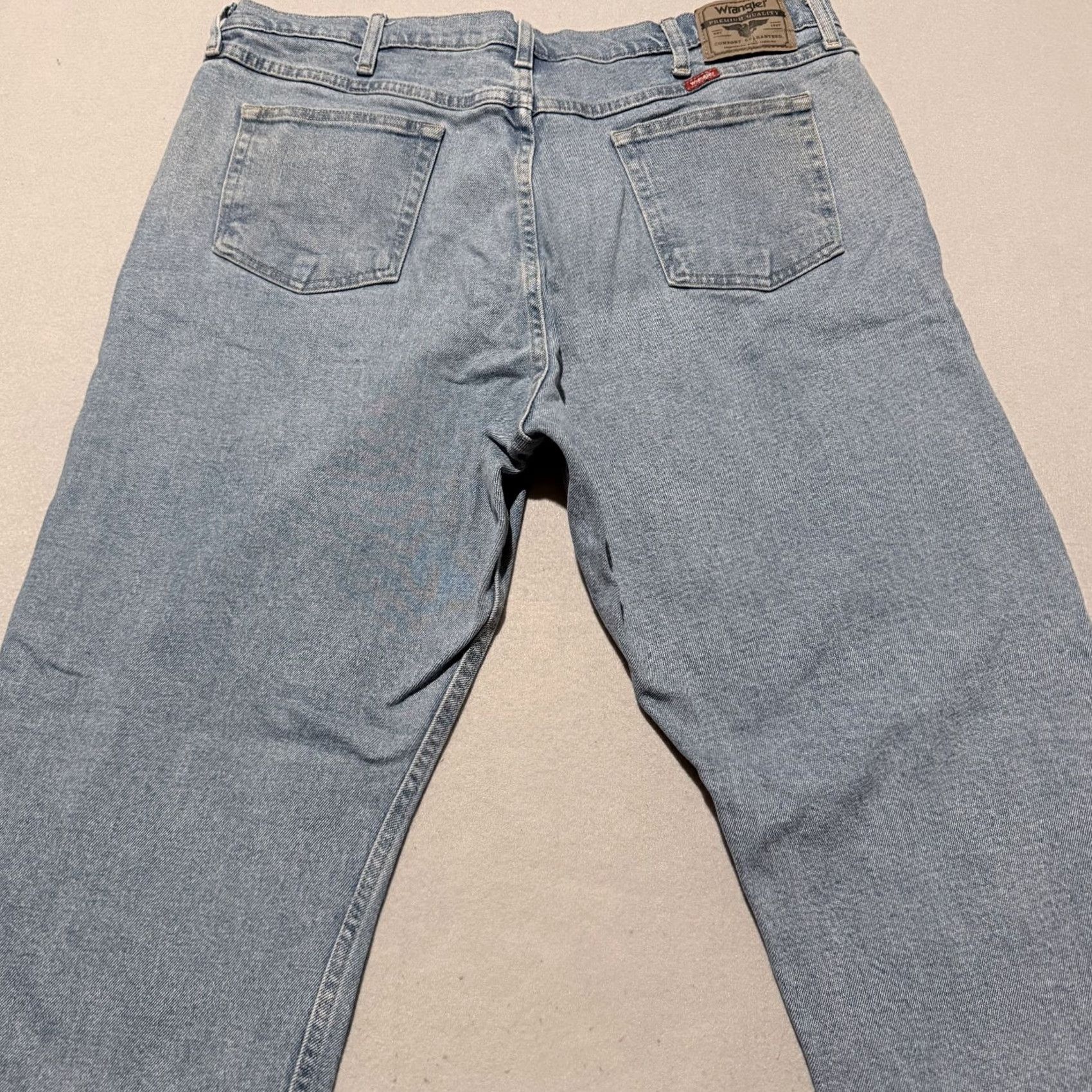 Wrangler Wrangler Jeans Light Wash Denim Comfort Stretch Straight Zip Fly - 38x32 Men Size US 38 / EU 54 - 3 Thumbnail
