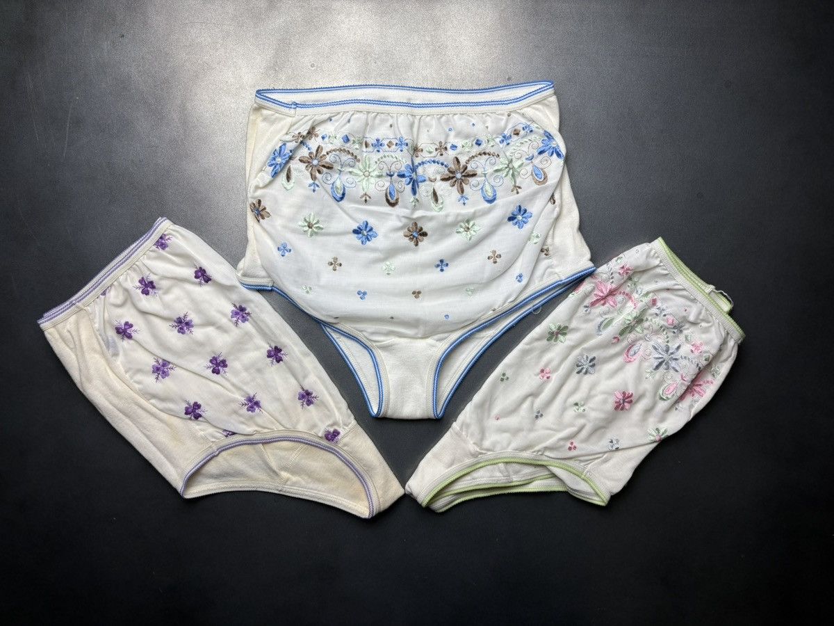 Marks & Spencer × Vintage 3 Pairs 1970s Underwear Vintage Embroidered Floral Panties Size ONE SIZE - 21 Thumbnail