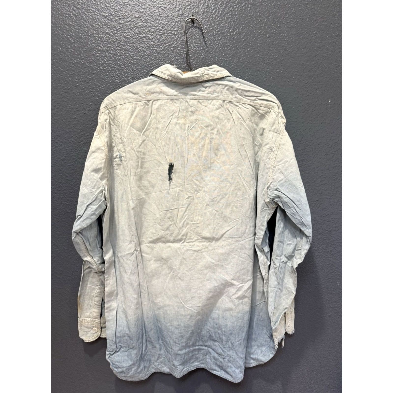 Vintage VINTAGE Homesteader Shirt Mens Large 1940s Chambray Cotton Sanforized Distressed Button Up Size US L / EU 52-54 / 3 - 6 Thumbnail