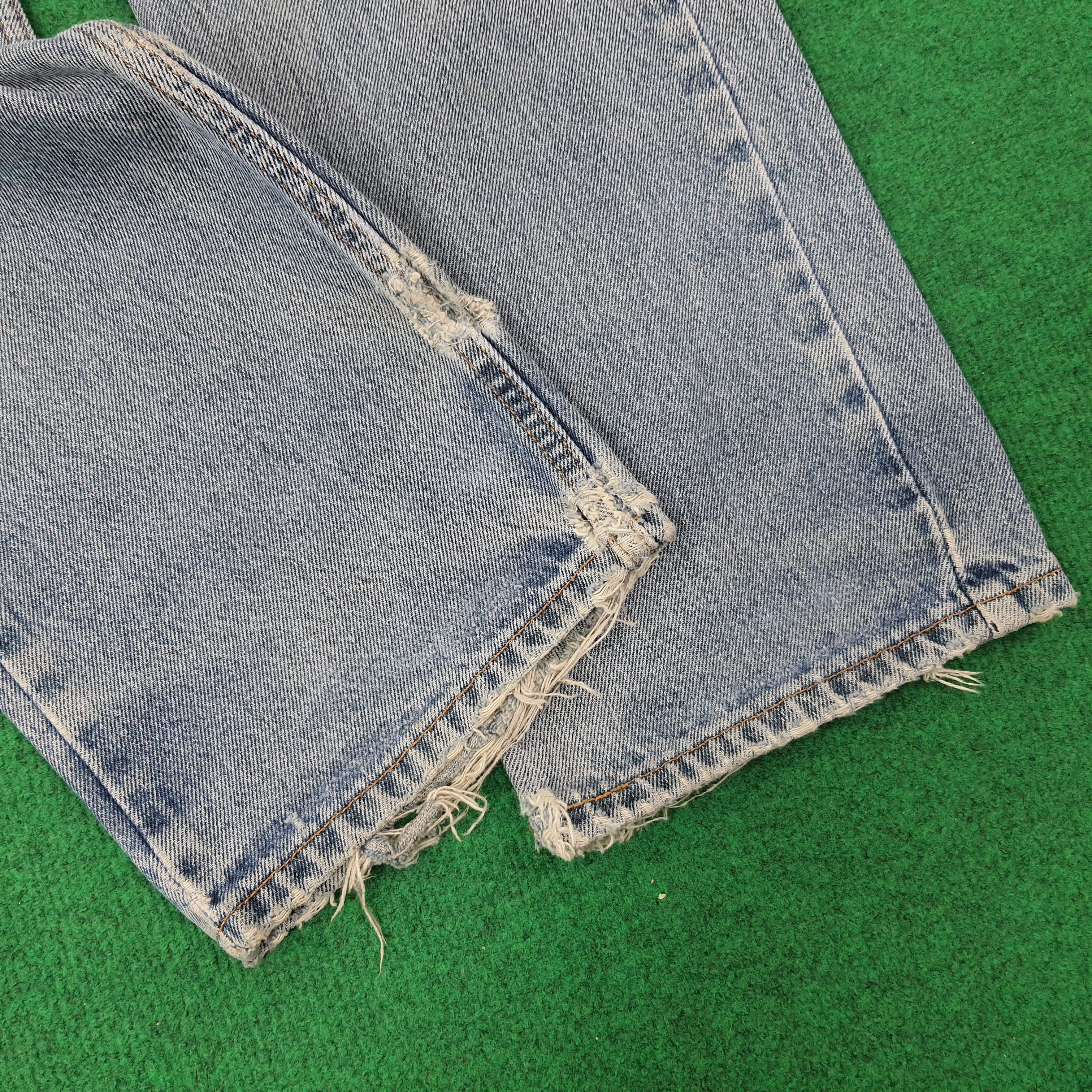 Levi's Vintage Levi's 505 Authentic Red Tab Destressed Jean C228N19 Size US 32 / EU 48 - 3 Thumbnail