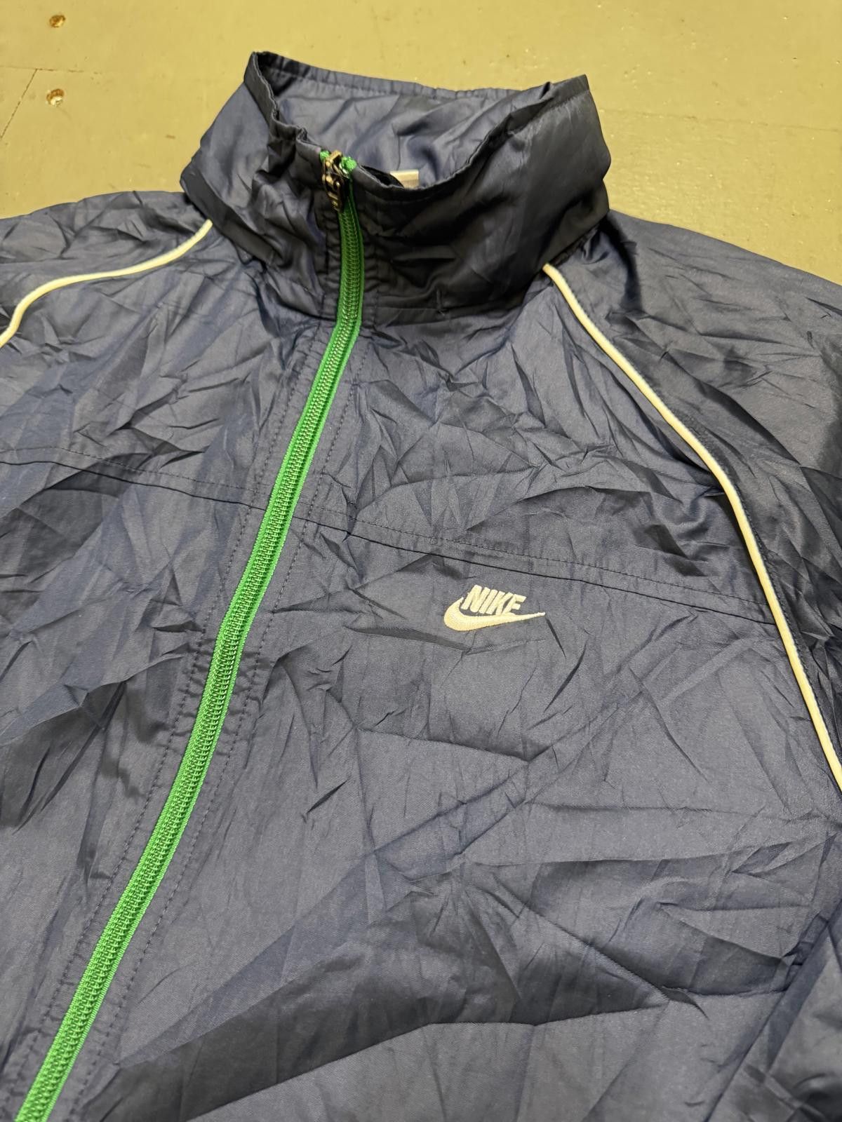 Nike Nike Lightweight Windbreaker Jacket - Size L - Navy Size US L / EU 52-54 / 3 - 2 Thumbnail