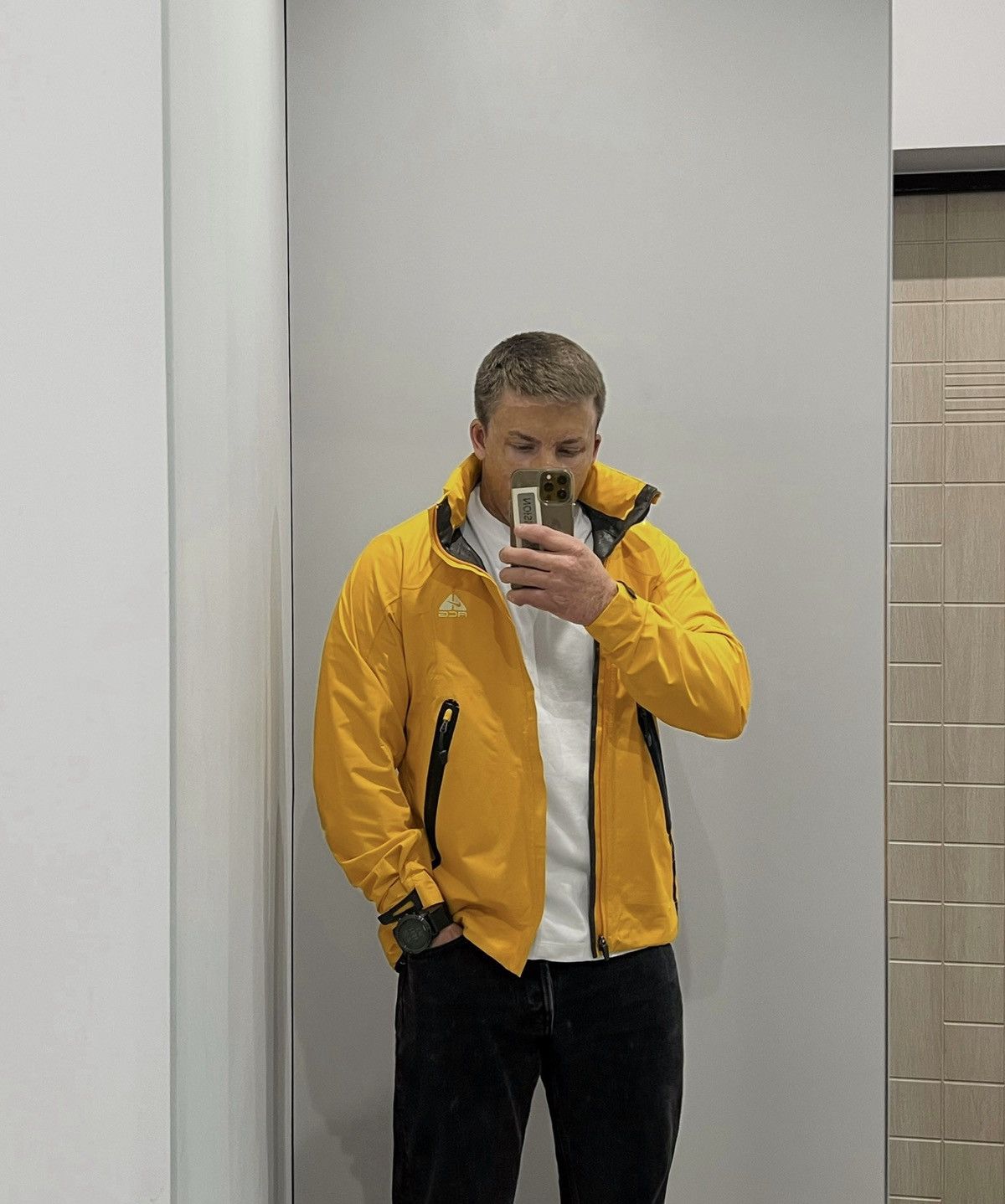 Nike ACG Nike ACG Vintage Gore Tex Jacket Yellow Size US M / EU 48-50 / 2 - 1 Thumbnail