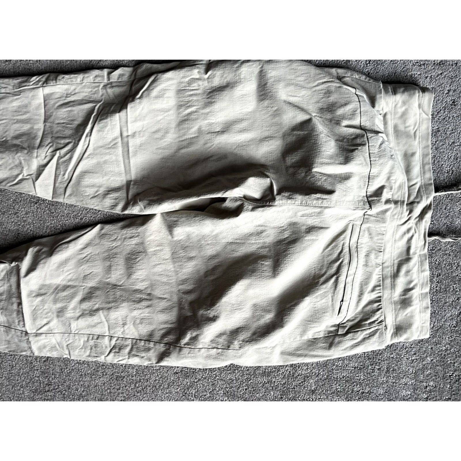 Athleta Athleta Jogger Pants Size 8 Khaki Tan Stretch Drawstring Waist Zip Pocket Casual Size 30" / US 8 / IT 44 - 4 Thumbnail
