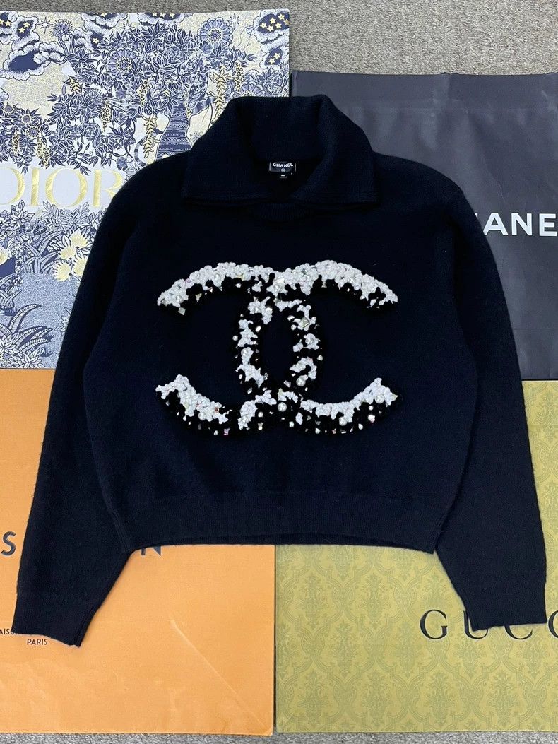 Chanel chanel Ski series black lapel pearl double C big logo cash Size S / US 4 / IT 40 - 1 Thumbnail