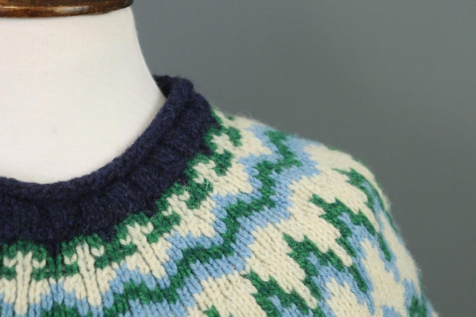 L.L. Bean L.L.Bean Navy Geometric 100% Wool Crew Neck Sweater Size M Size M / US 6-8 / IT 42-44 - 7 Thumbnail