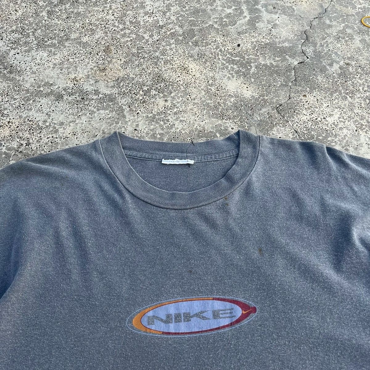 Nike Vintage 90s Nike Centre Oval Swoosh Nice Graphic Tee Rare Size US XL / EU 56 / 4 - 6 Thumbnail