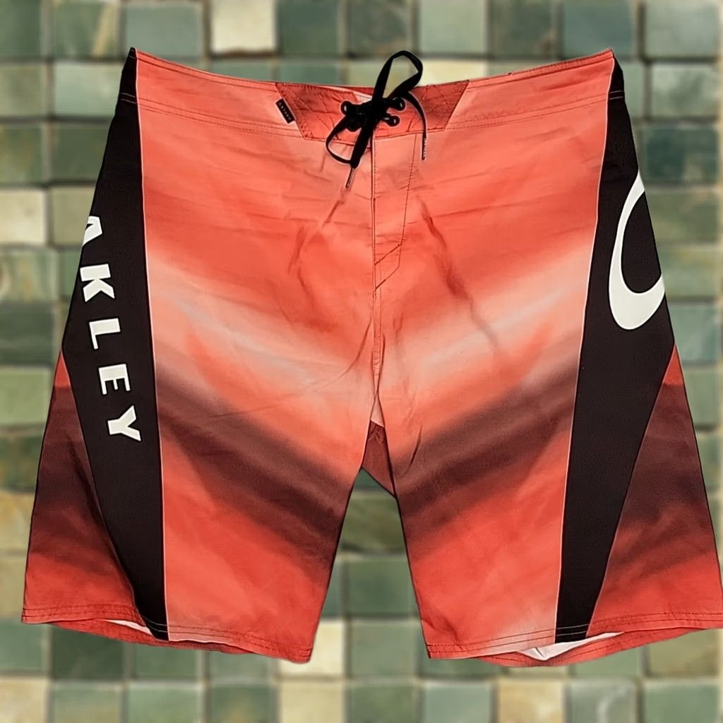 Oakley VINTAGE Oakley Board Shorts Mens 38 Red Black Gradient Logo Hybrid Surf Swim Beach Y2K Mens Size US 38 / EU 54 - 1 Thumbnail