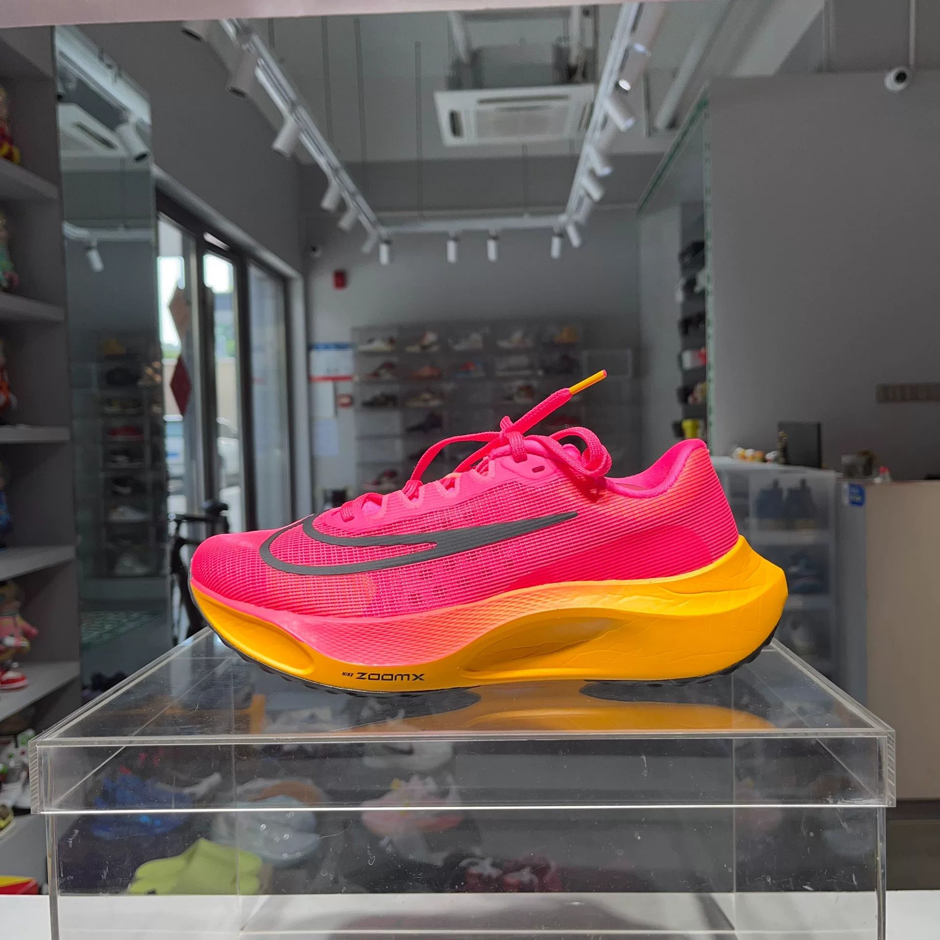 Nike Nike ZOOM Pink Lowtop Sneakers 9 Men Size US 9 / EU 42 - 1 Thumbnail