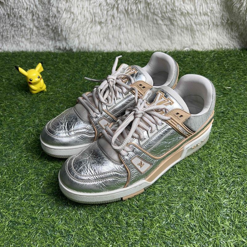 Louis Vuitton Louis Vuitton Iconic Trainer Sneakers in Silver 0079 Size US 8 / EU 41 - 1 Thumbnail