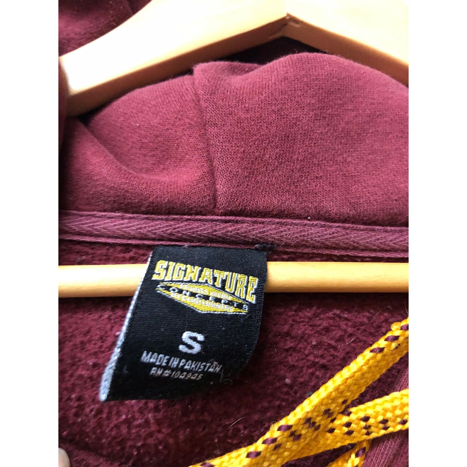 Signatures Vintage Minnesota Duluth bulldogs hockey hoodie size small Size US S / EU 44-46 / 1 - 4 Thumbnail