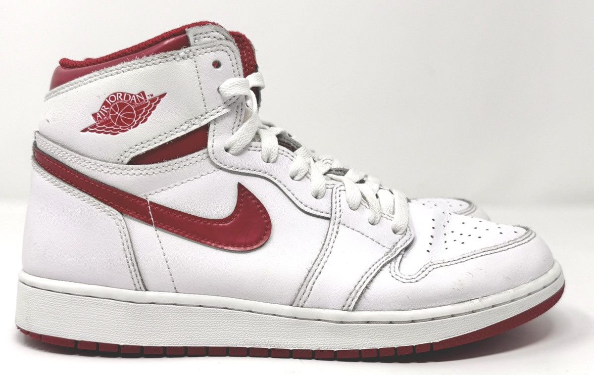 Jordan Brand × Nike Nike Air Jordan 1 Retro High OG 2017 Metallic Red GS size 7Y Size US 7 / EU 40 - 1 Thumbnail