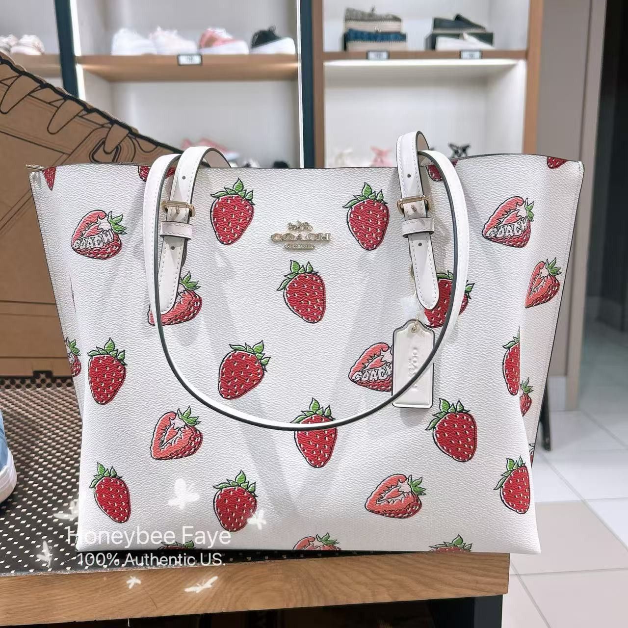 トートバッグ COACH Mollie Tote Bag With Strawberry Print CAQ65 COACH® Outlet | Mollie Tote Bag With Strawberry Print