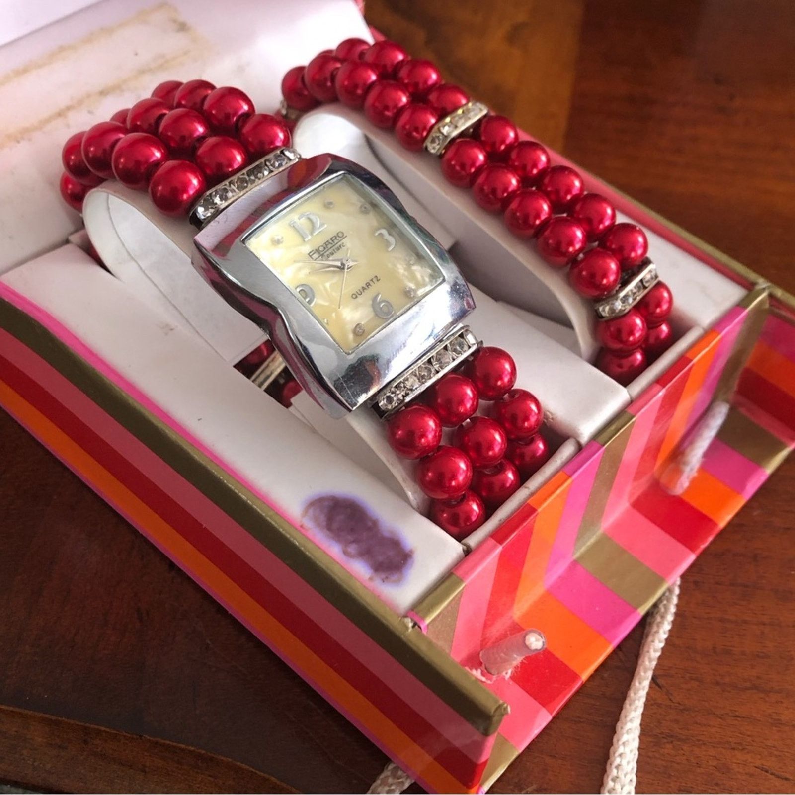 Jewelry Figaro Couture red Pearl watch and bracelet set in box Size ONE SIZE - 4 Thumbnail