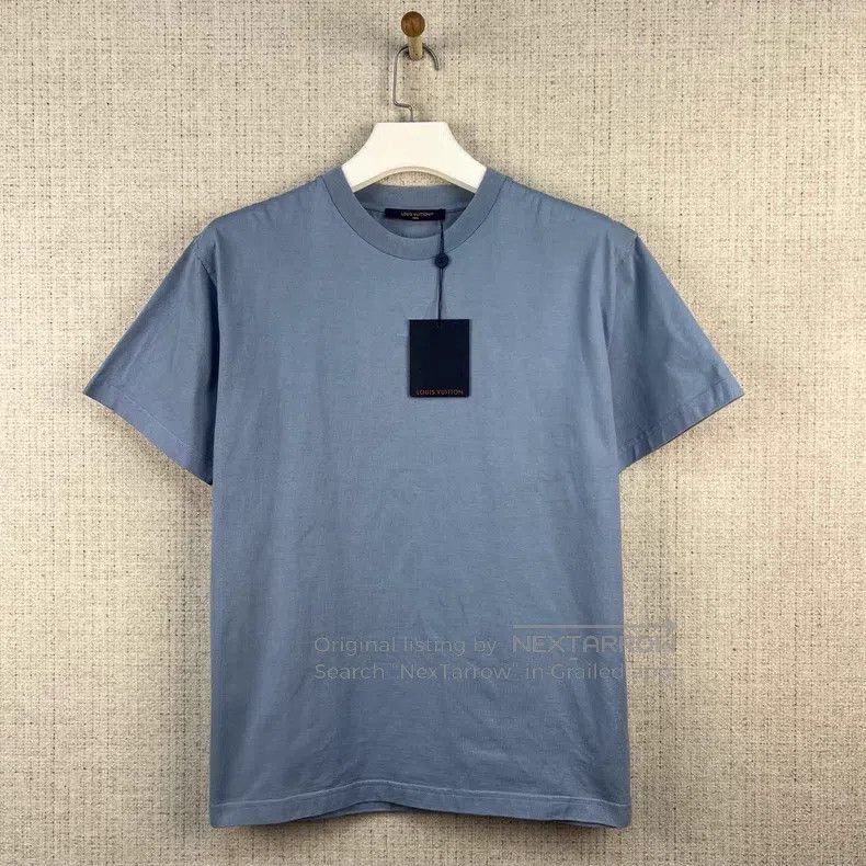 Louis Vuitton Louis Vuitton Solid embossed logo crewneck short sleeves Size US M / EU 48-50 / 2 - 1 Thumbnail