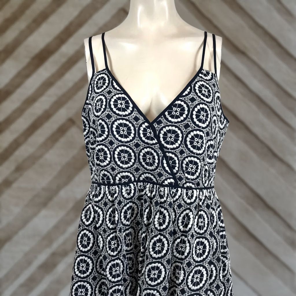 J.Crew VINTAGE J.Crew Navy Blue White Eyelet Embroidered Midi Dress Scalloped Hem Size 8 Size M / US 6-8 / IT 42-44 - 1 Thumbnail
