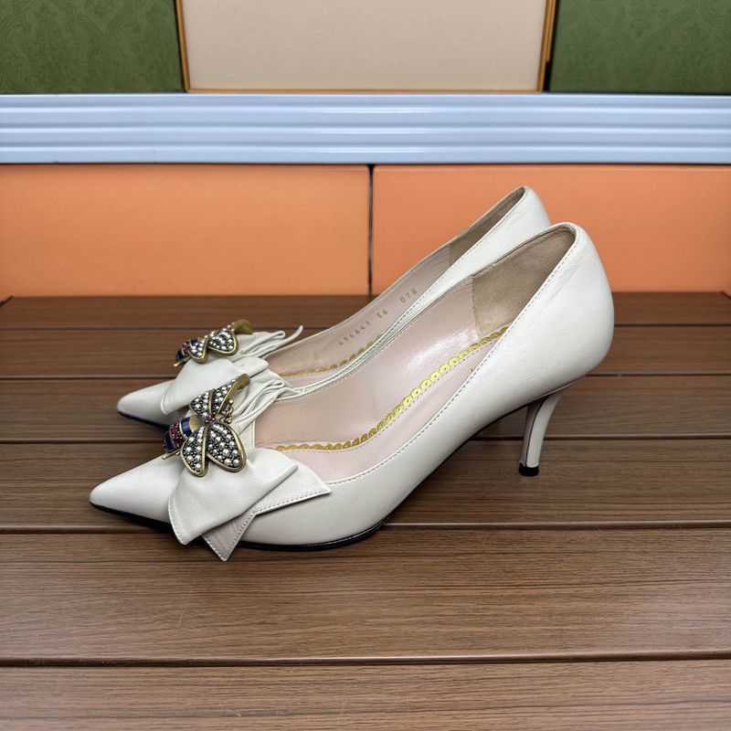 Gucci Elegant Pointed High Heels with Bow -