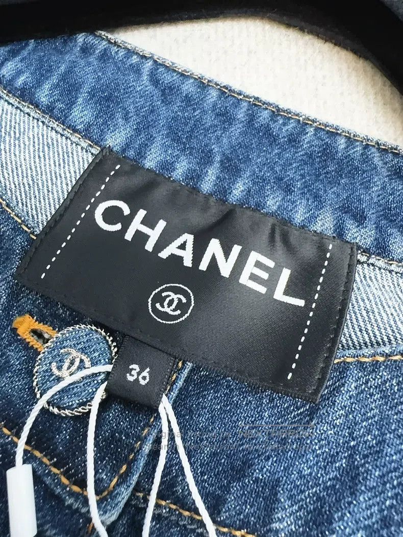 Chanel Chanel 24B blue round neck two-pocket gradient denim jacke Size XS / US 0-2 / IT 36-38 - 7 Thumbnail