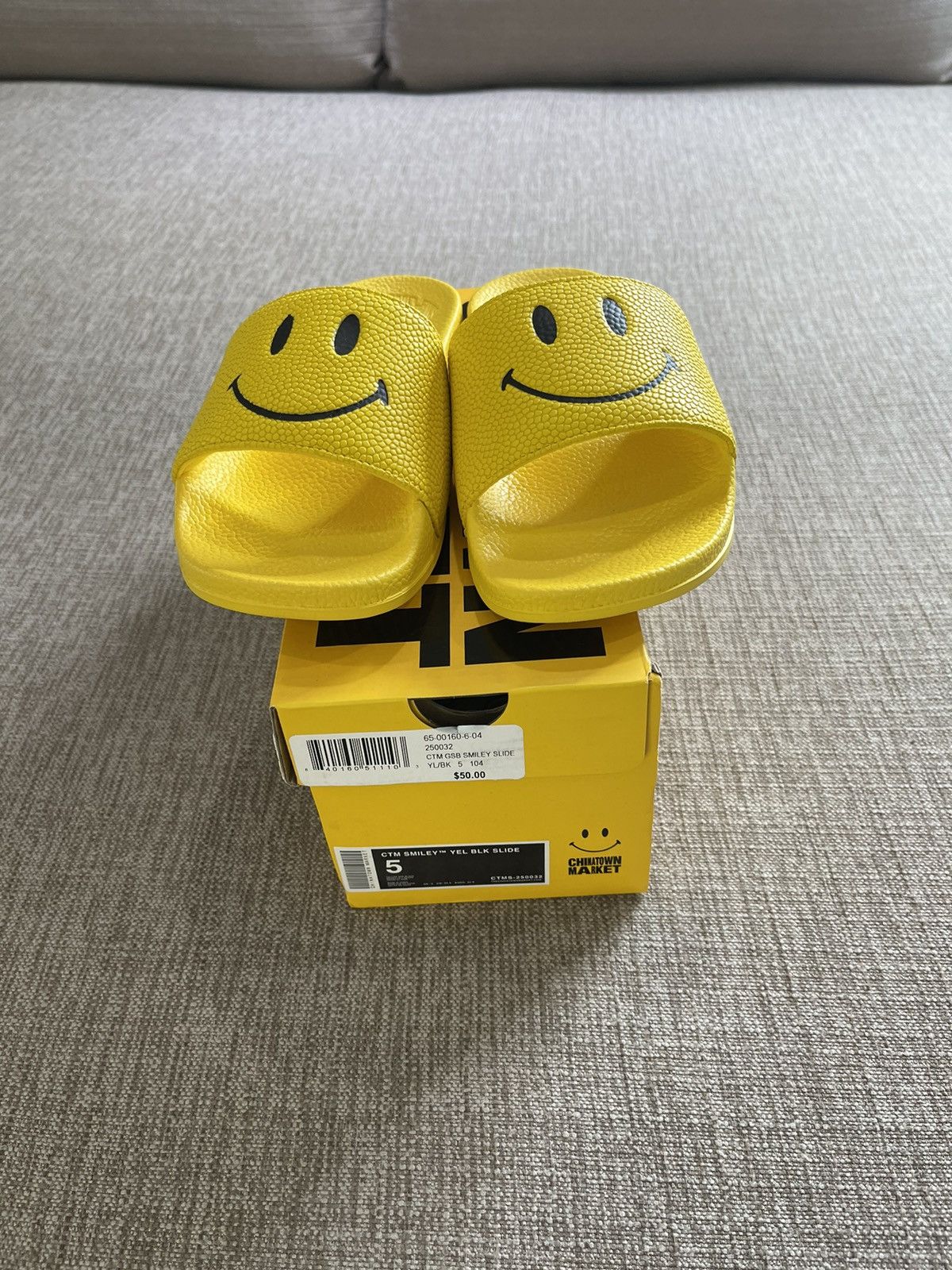 Market Chinatown Market Bball Smiley Slide Size US 5 / EU 37 - 2 Thumbnail