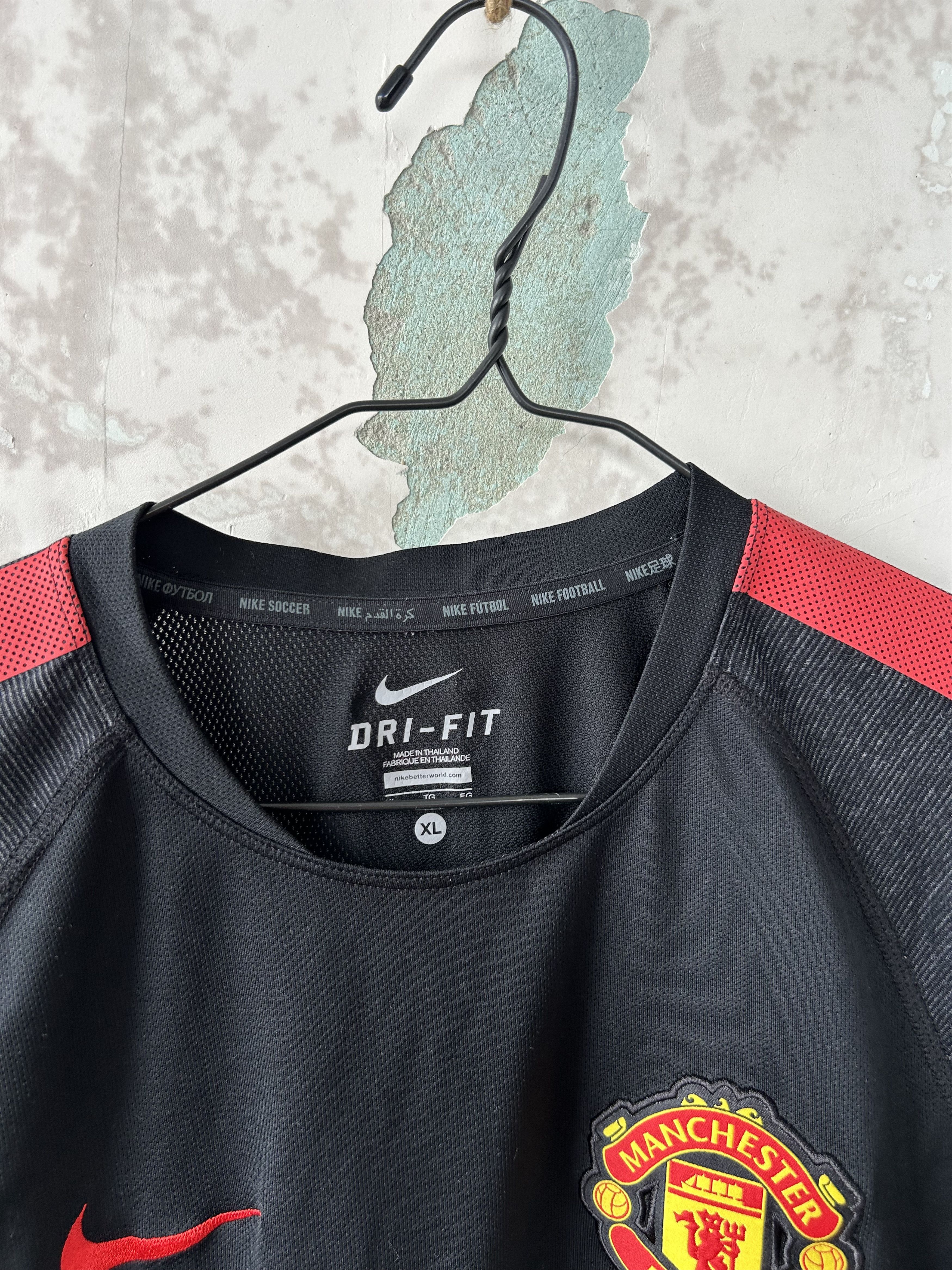 Nike × Vintage Vintage Nike Manchester United Shirt Soccer Jersey Size US XL / EU 56 / 4 - 4 Thumbnail