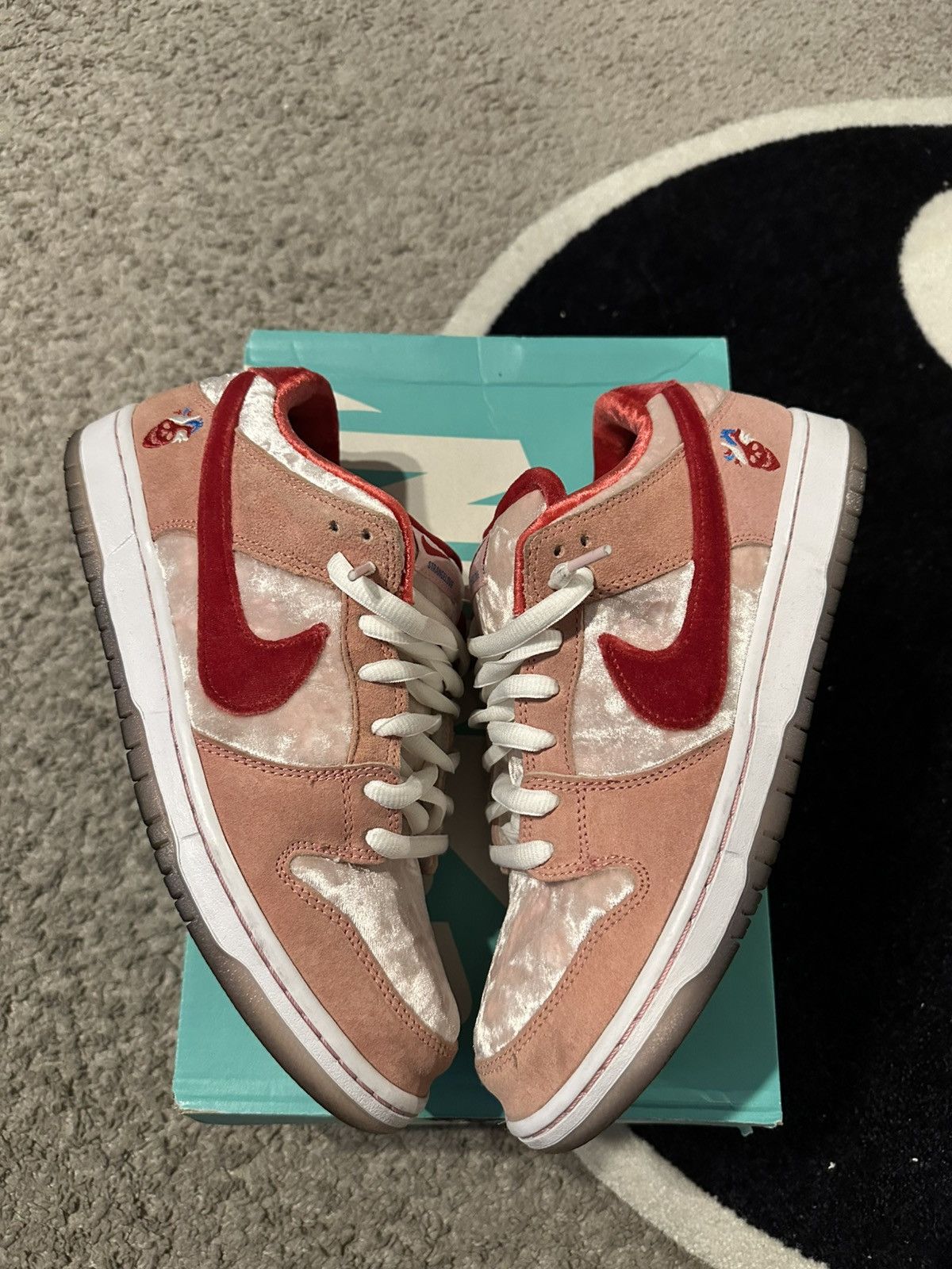 Nike × StrangeLove Skateboards Nike SB Dunk Low Strangelove Skateboards Size US 9.5 / EU 42-43 - 2 Thumbnail