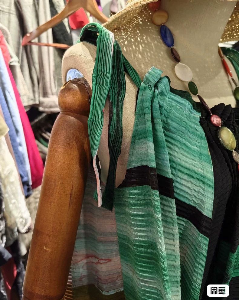 Issey Miyake Issey Miyake size:2 Green ink-wash printed pleated dress Size M / US 6-8 / IT 42-44 - 4 Thumbnail