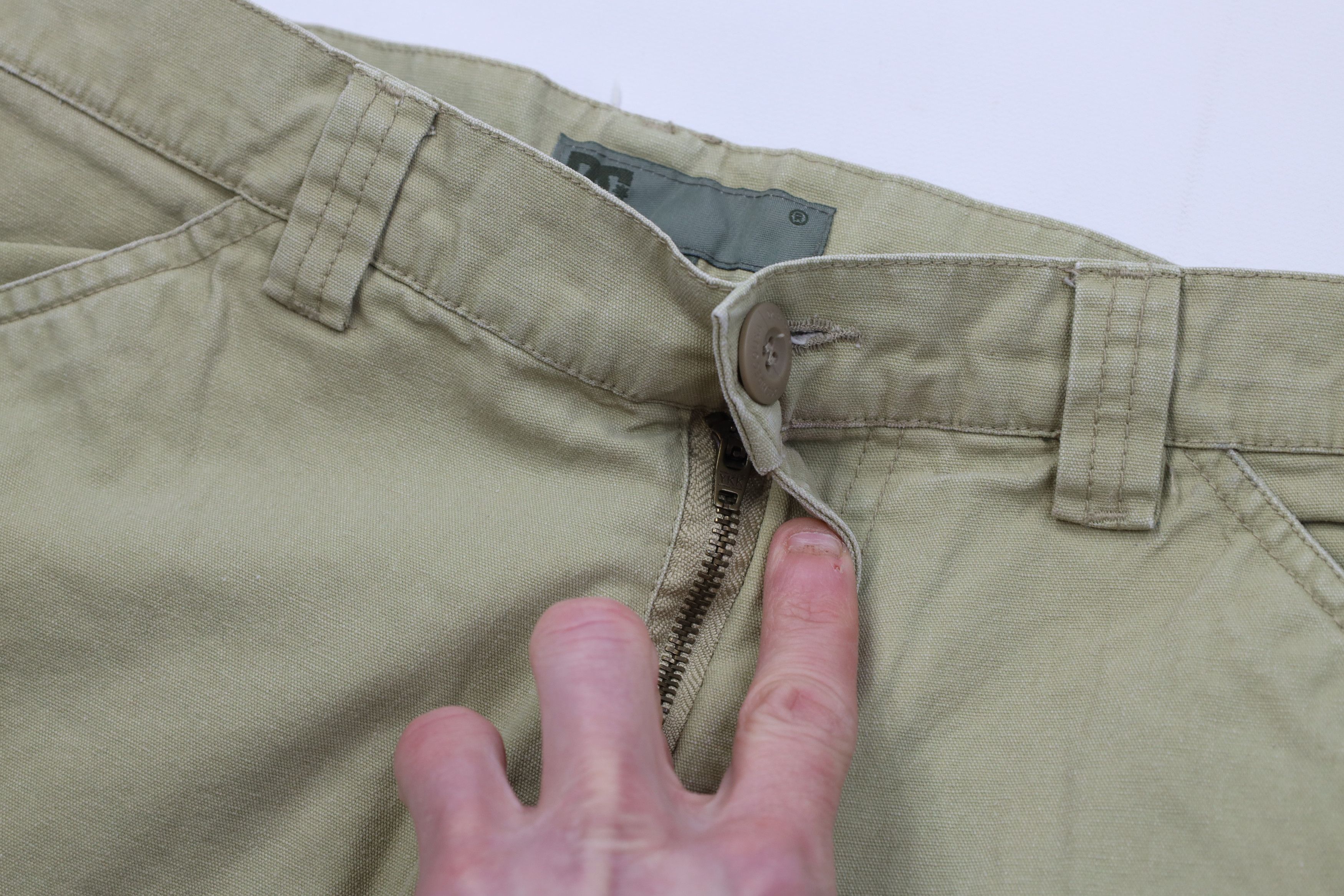 Vintage Vintage 90s Y2K DC Shoes Skateboard Cargo Shorts Beige Size US 32 / EU 48 - 6 Thumbnail