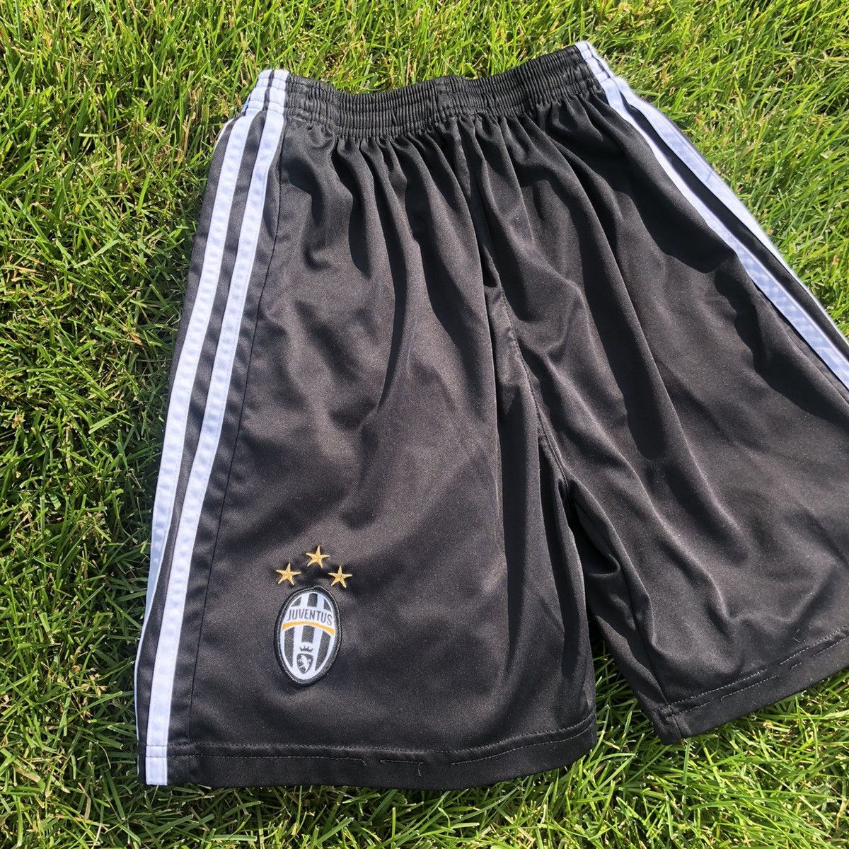 Other Juventus fan shorts Size US 36 / EU 52 - 2 Thumbnail