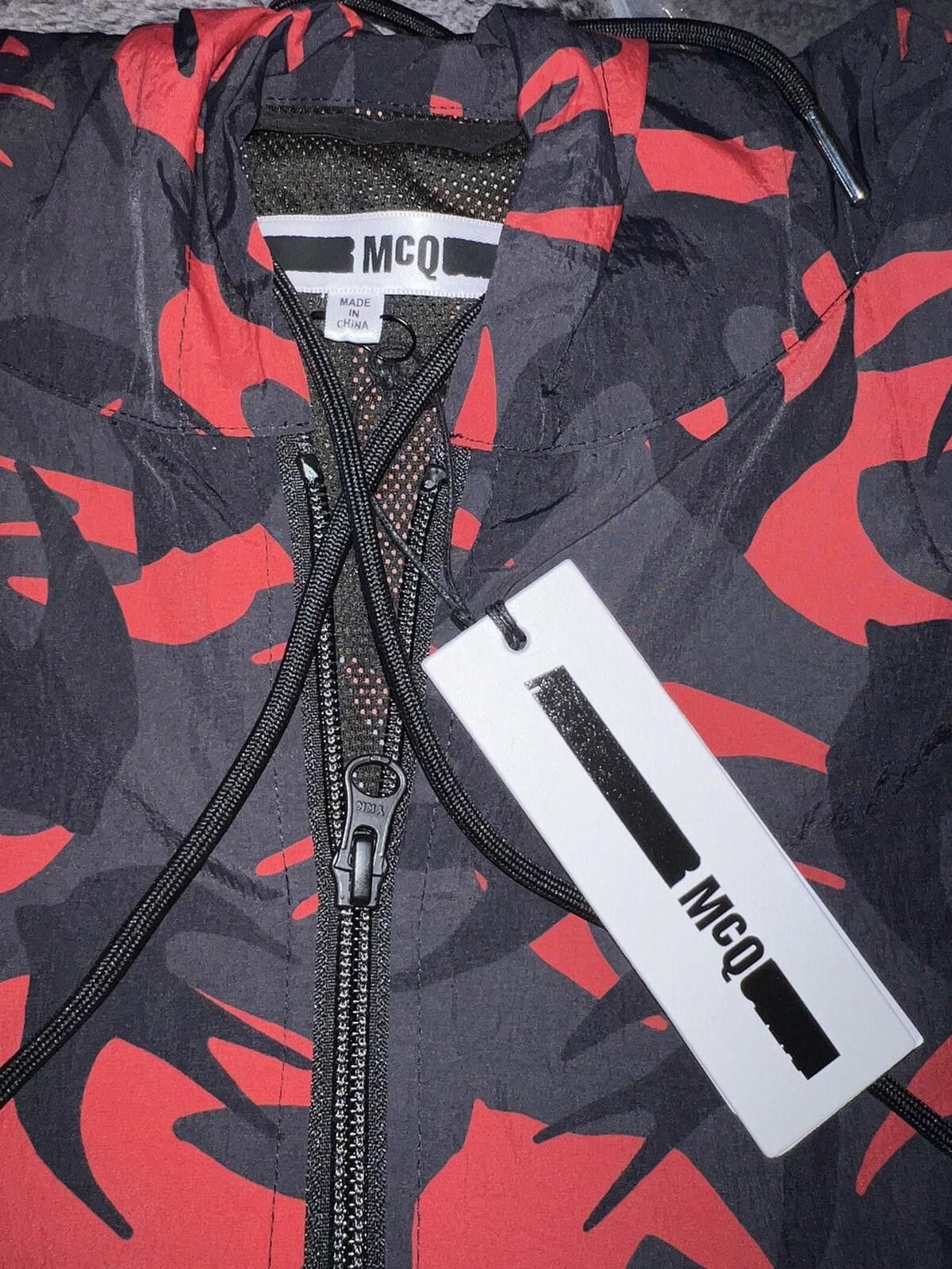 Alexander McQueen Alexander McQueen Red & Black Swallow Parka Jacket Hoodie Size US L / EU 52-54 / 3 - 4 Thumbnail