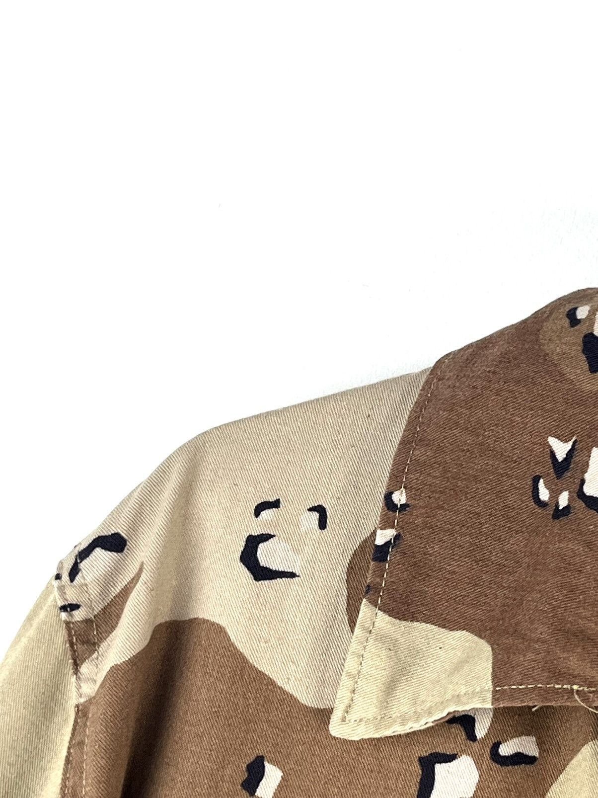 Vintage Vintage sand camo 2000s us army jacket streetwear utility L Size US L / EU 52-54 / 3 - 5 Thumbnail