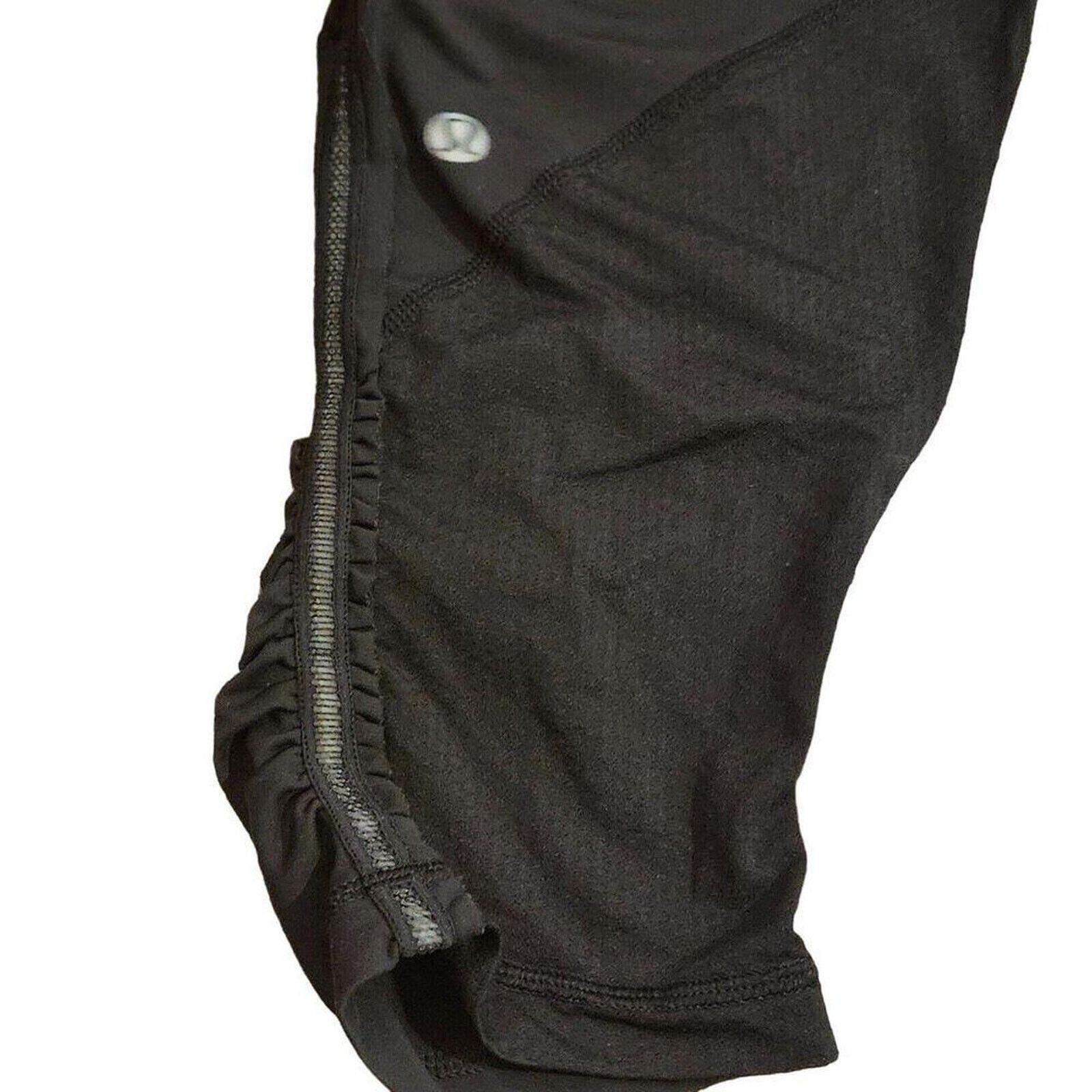 Lululemon Lululemon womens black cropped leggings Size 26" / US 2 / IT 38 - 4 Thumbnail
