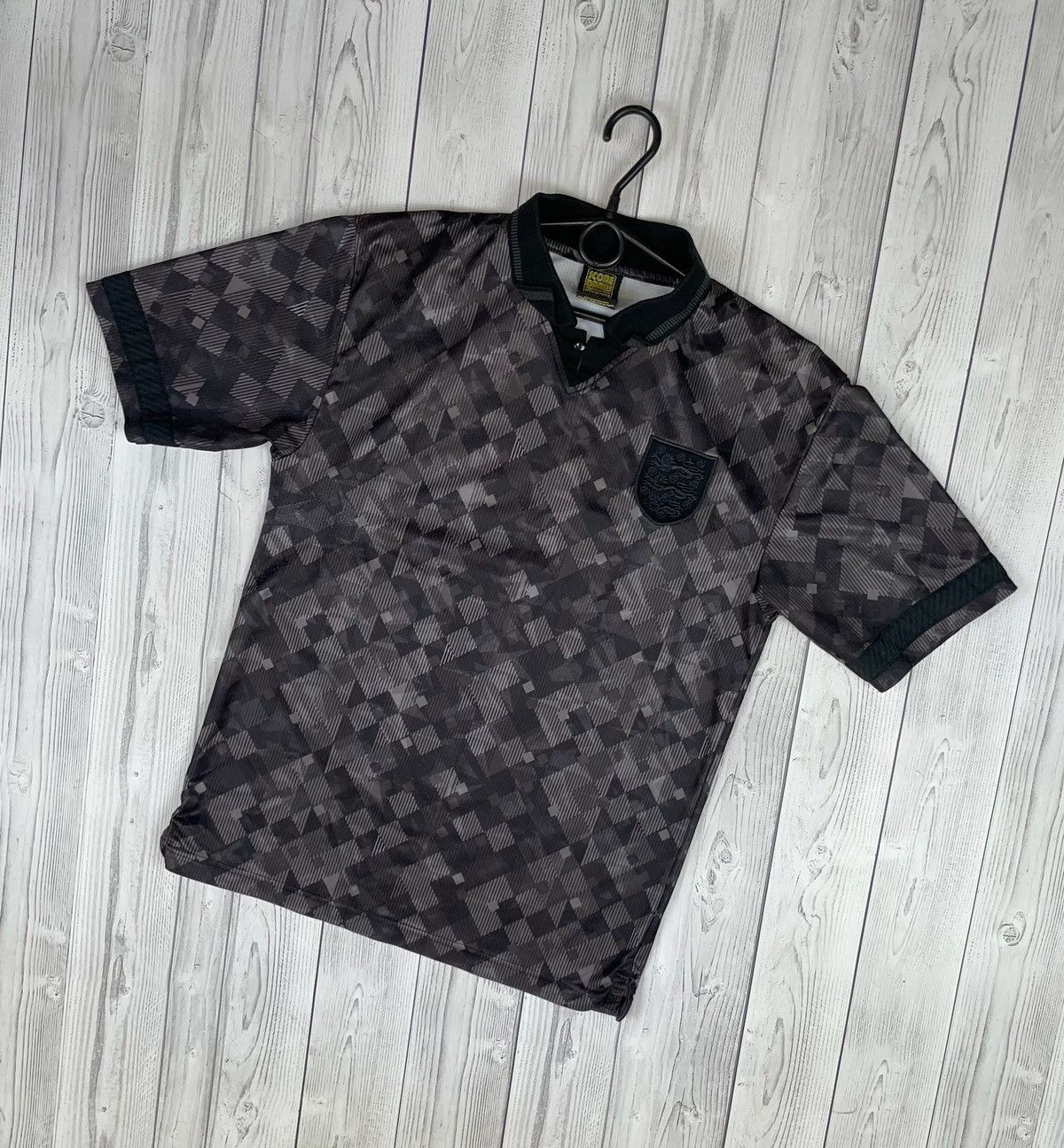 Vintage Vintage England soccer jersey rerto rare size M black Size US M / EU 48-50 / 2 - 1 Thumbnail