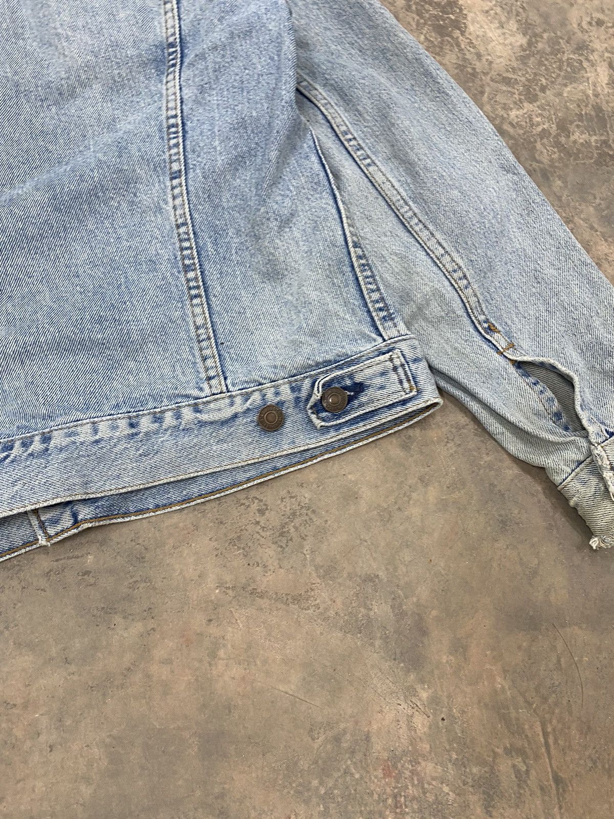 Levi's 1990s LEVIS TYPE 3 TRUCKER JACKET DENIM Size US M / EU 48-50 / 2 - 18 Thumbnail