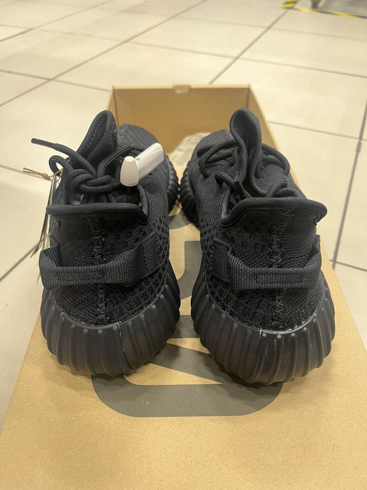 Yeezy Yeezy Boost 350 V2 Size US 9 / EU 42 - 2 Thumbnail