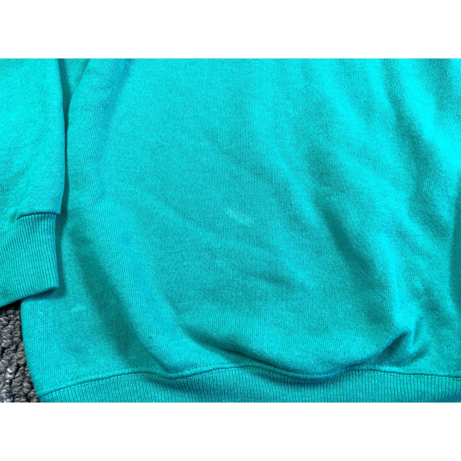 Hanes VINTAGE Hanes Sweatshirt 80s Distressed Graphic Print Crew Neck Long Sleeve Green Adults Medium USA Size US M / EU 48-50 / 2 - 6 Thumbnail