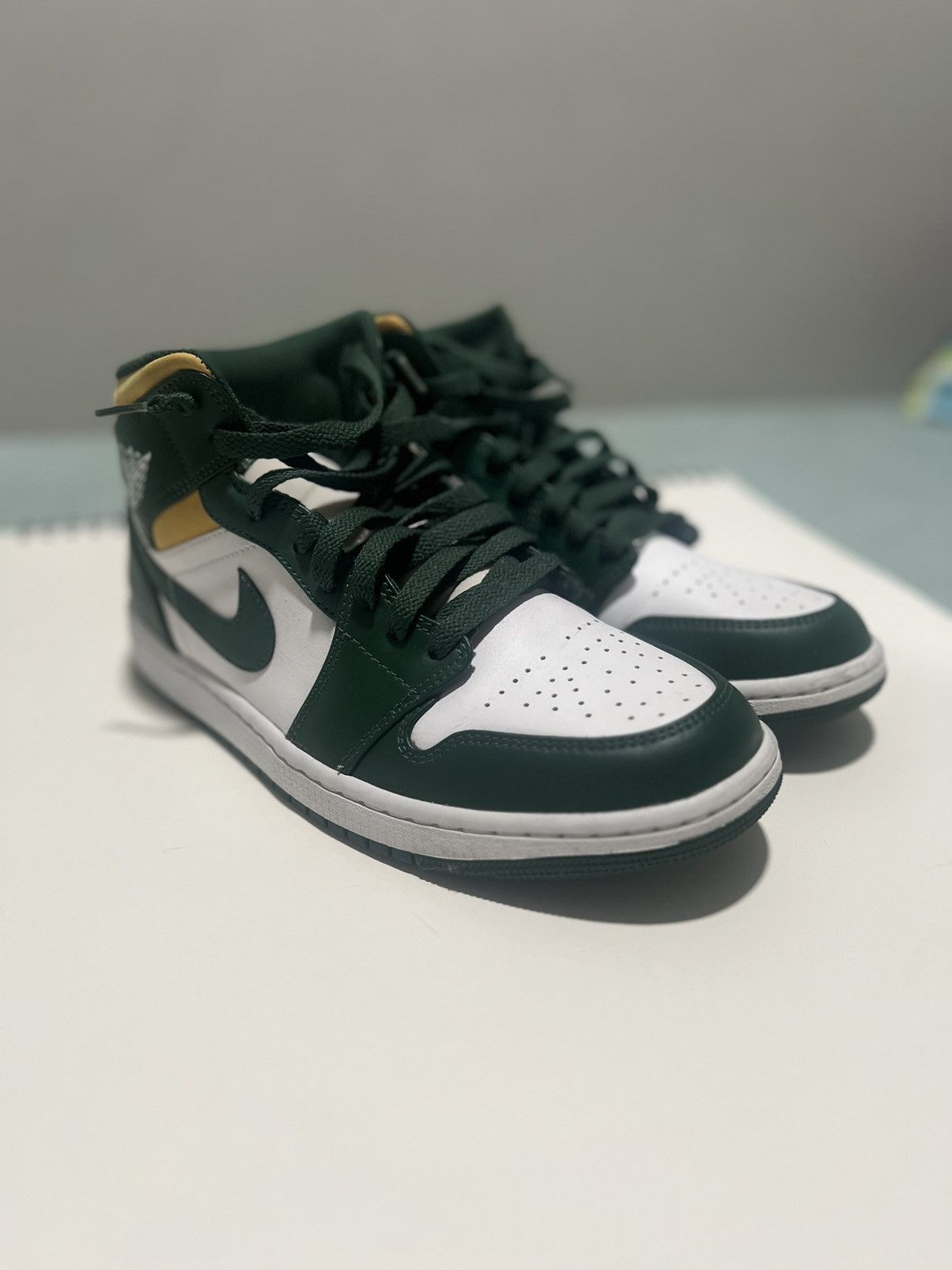Jordan Brand × Nike Air Jordan 1 Mid 'Sonics' Size US 9 / EU 42 - 4 Thumbnail