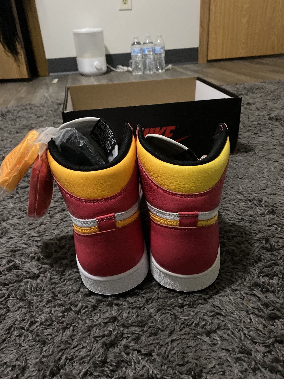 Jordan Brand Jordan 1 Light Fusion Red Size US 11 / EU 44 - 4 Thumbnail