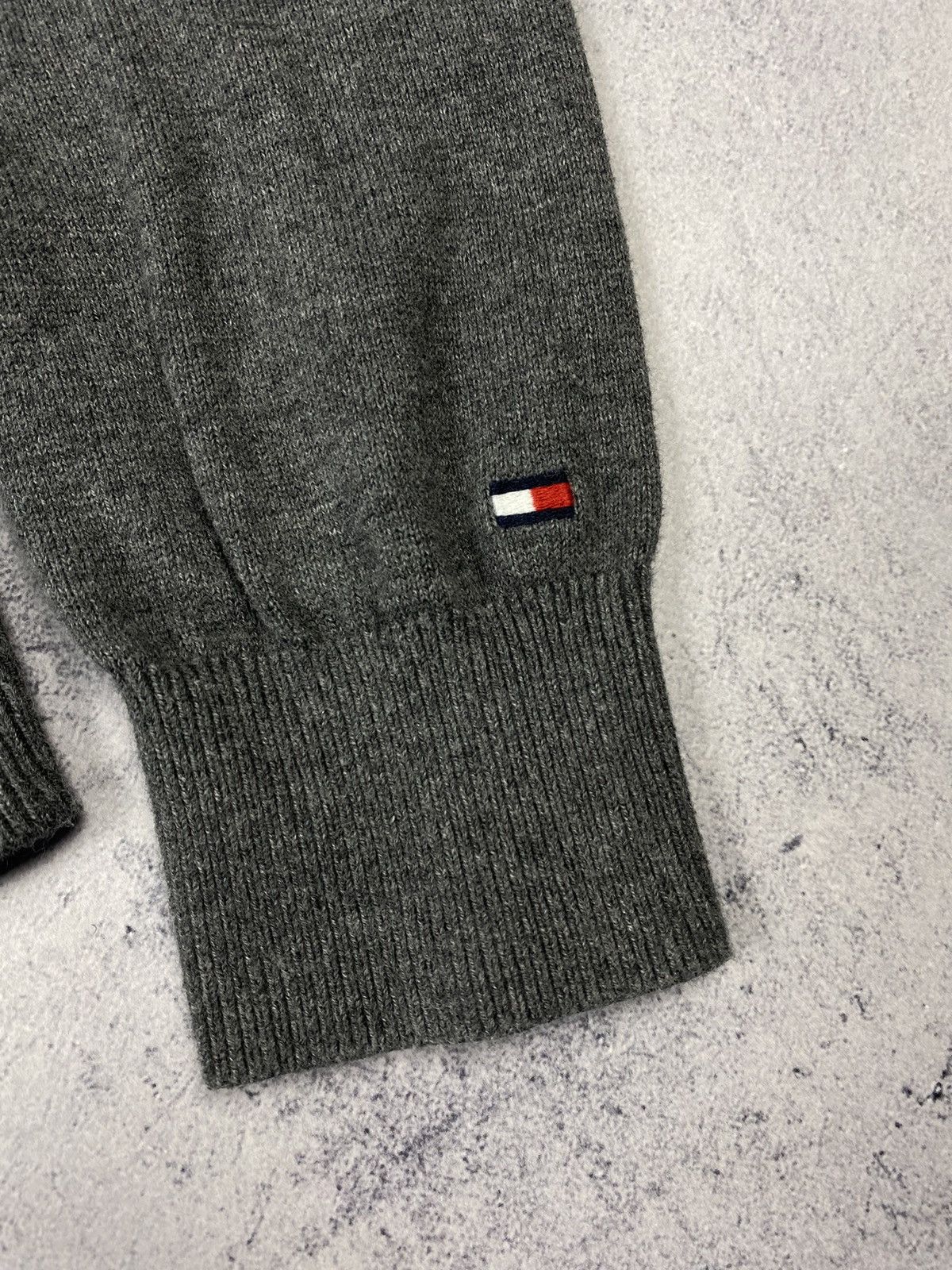 Tommy Hilfiger Tommy Hilfiger Designer Big Logo Knitted Sweater Size US XS / EU 42 / 0 - 7 Thumbnail