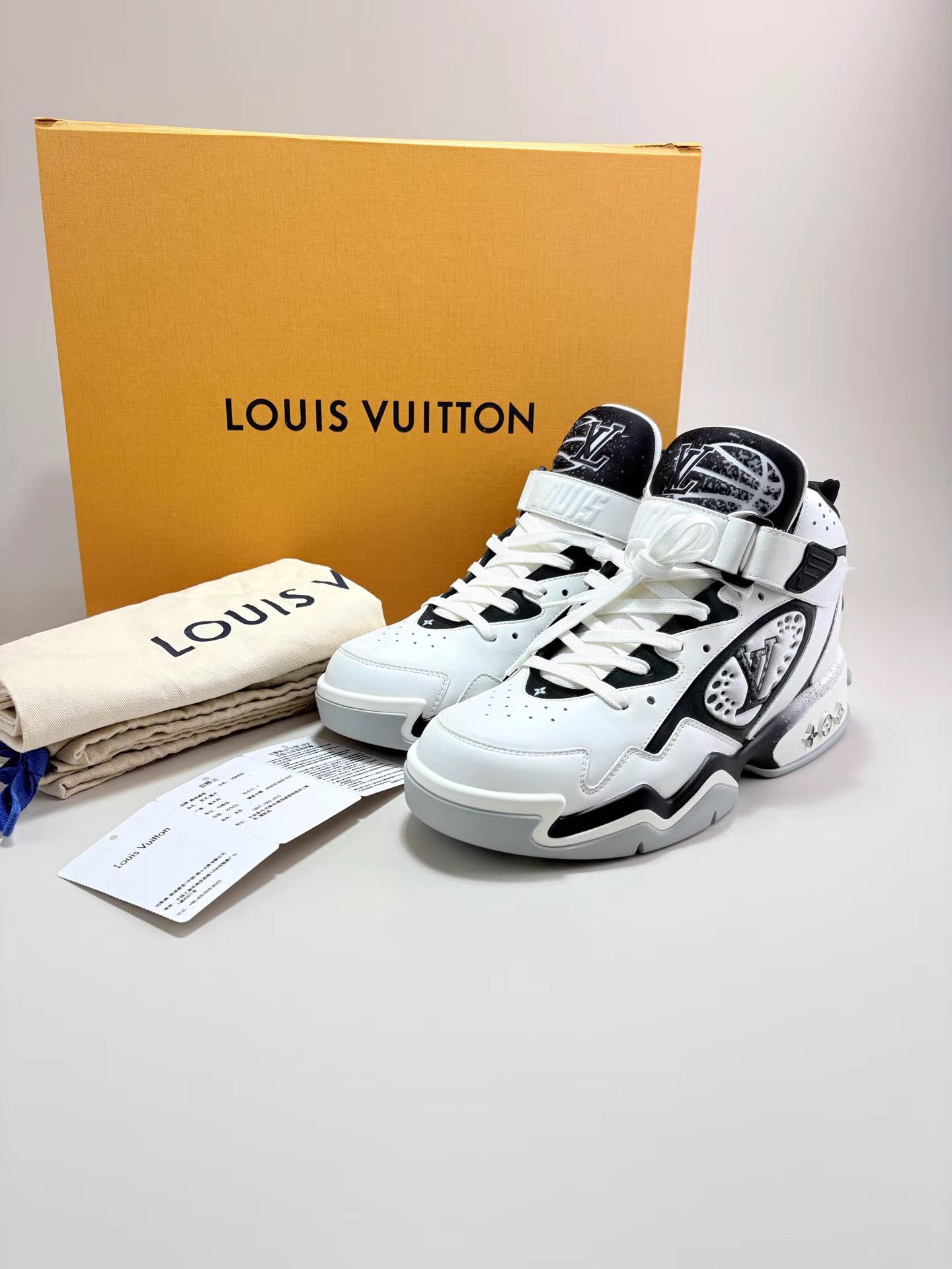 Louis Vuitton LOUIS VUITTON Trainer 2 Black and White High-top Sneakers K1 Size US 7 / EU 40 - 1 Thumbnail