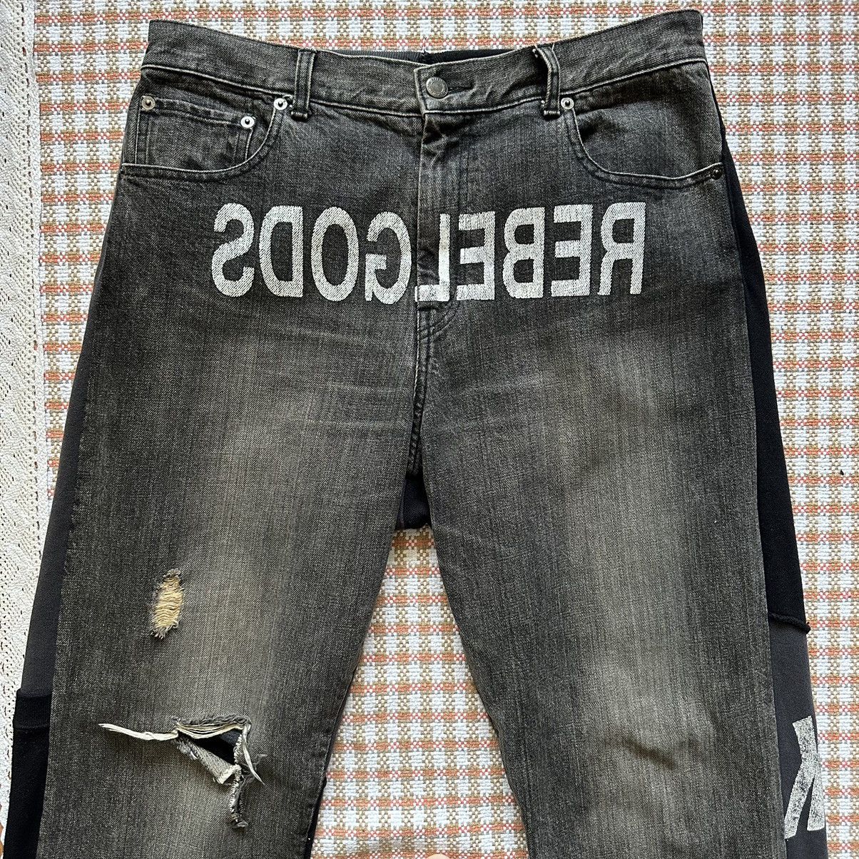 Jun Takahashi × Undercover Undercover AW02 REBELGODS Hybrid Denim Sweatpants Size US 32 / EU 48 - 2 Thumbnail