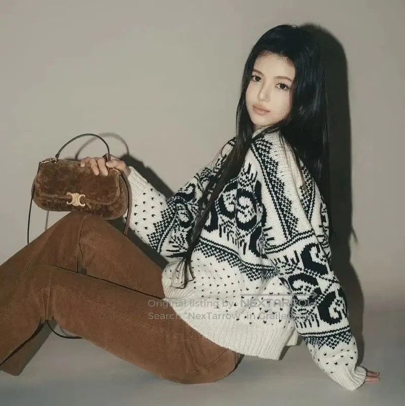 Chanel Chanel White Sweater with Navy Patterns . Size M / US 6-8 / IT 42-44 - 8 Thumbnail