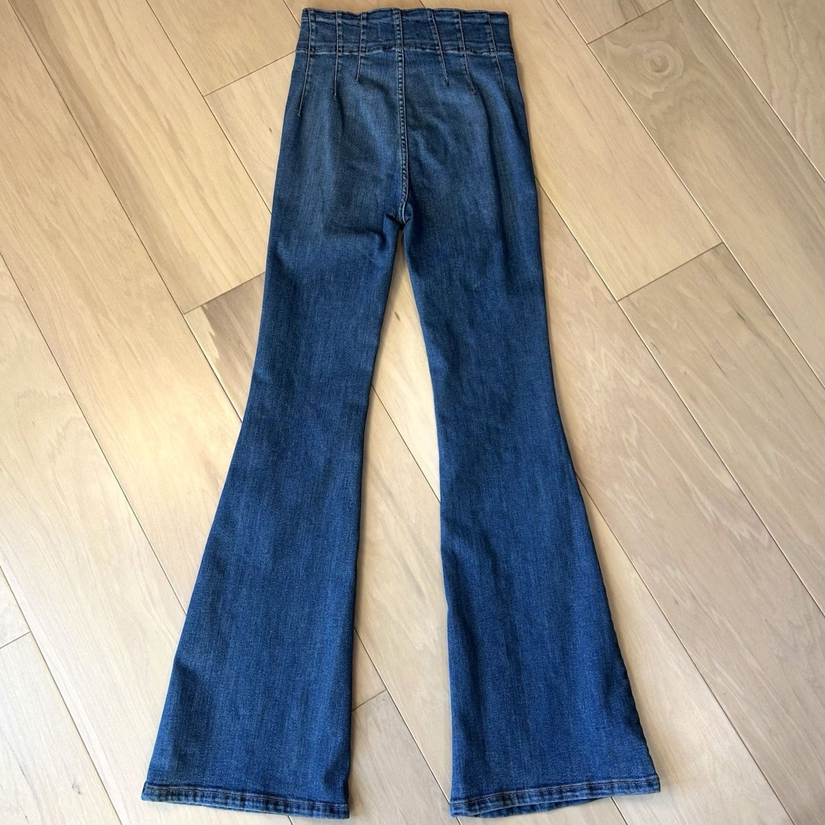 Free People Free People x We The Free Jayde Flare Denim Blue Jeans Women’s 26 Regular 5-Pocket Rise 11.5 Inseam 32 Inseam Java? Size 26" / US 2 / IT 38 - 3 Thumbnail