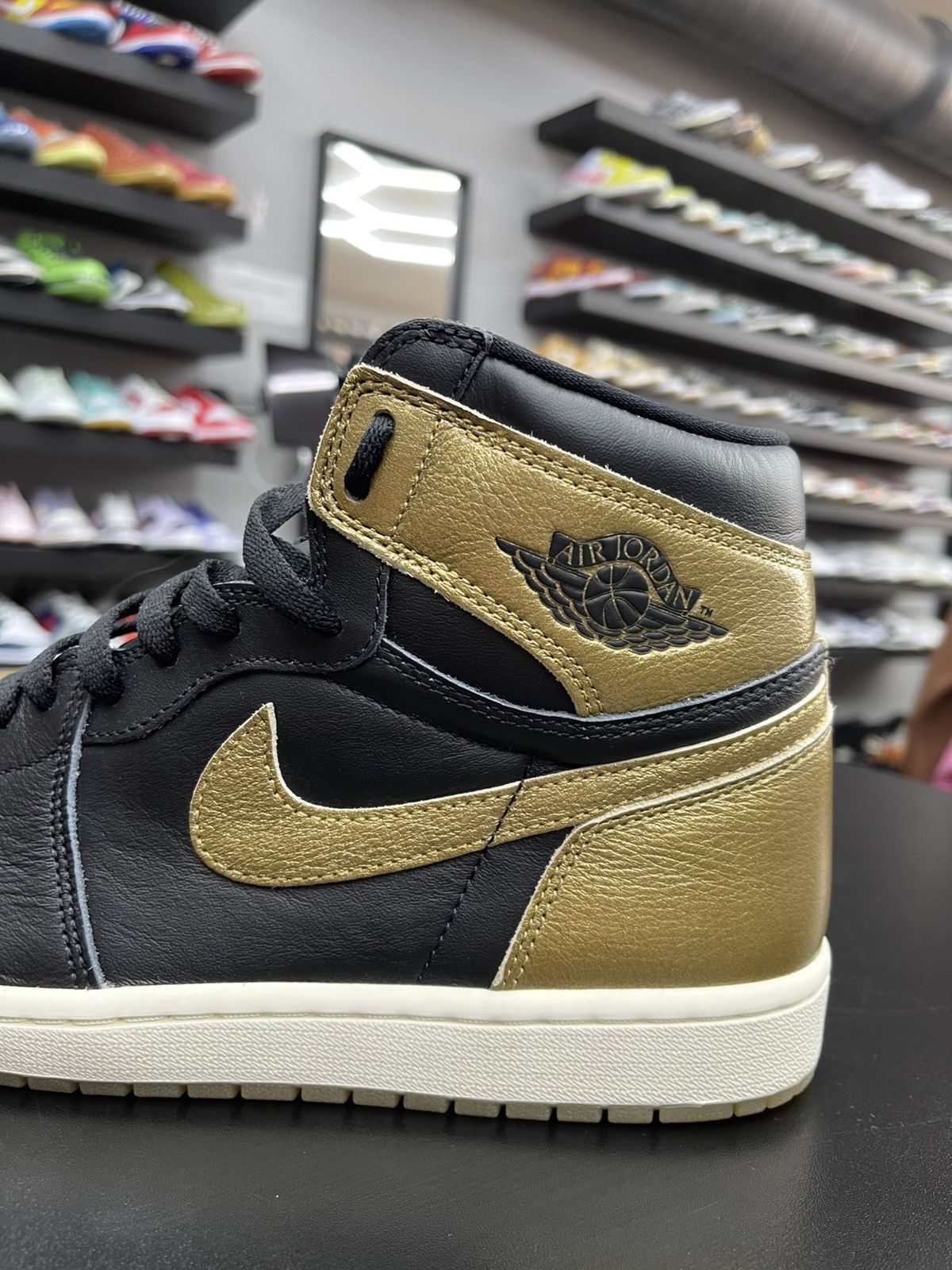 Jordan Brand Size 11 - Jordan 1 High Black Metallic Gold Size US 11 / EU 44 - 5 Thumbnail