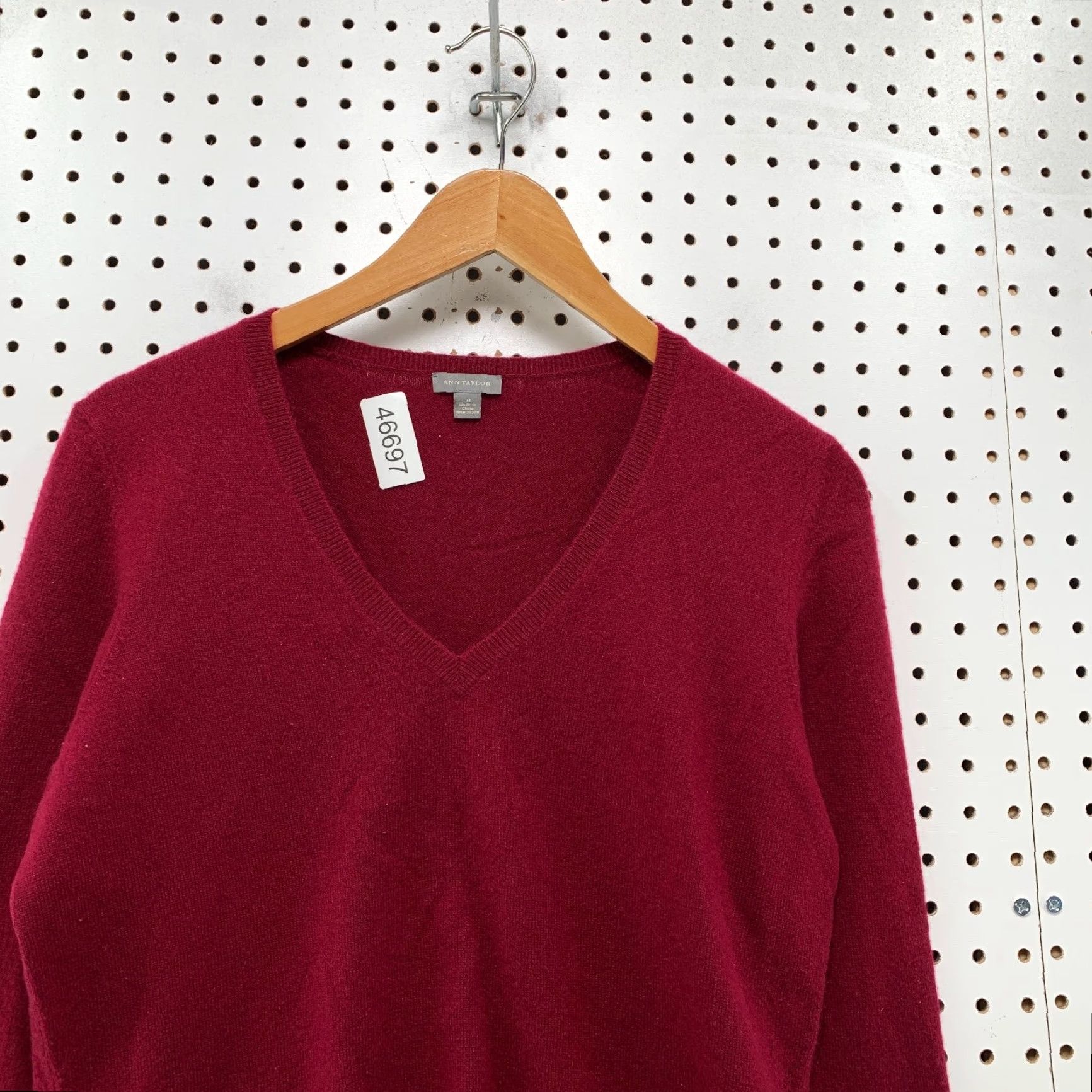 Ann Taylor Ann Taylor 100% Cashmere Sweater Womens M Red V-Neck Pullover Soft Cozy Work Size M / US 6-8 / IT 42-44 - 7 Thumbnail