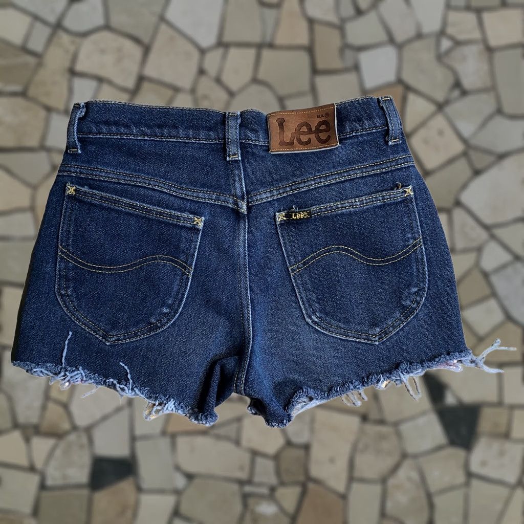 Lee VINTAGE Lee USA Made Cut Off Denim Jean Shorts Raw Hem Fringe Womens 28 X 3 Blue 90s 80s Modern Jeans Cut-Off Womens Size 28" / US 6 / IT 42 - 1 Thumbnail