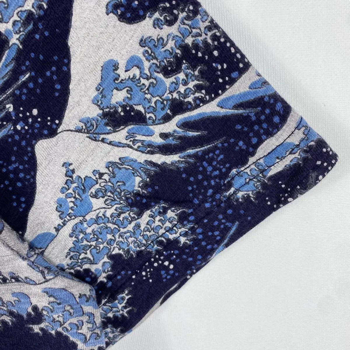 Other HOKUSAI BLUE The Great Wave Off Kanagawa Full Print Tee Size US L / EU 52-54 / 3 - 3 Thumbnail