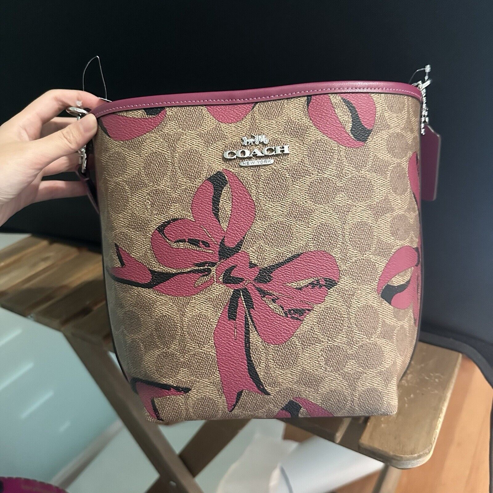 Coach NWT Limited Coach City Bucket Bag Signature Canvas Bow CY651 Size ONE SIZE - 6 Thumbnail