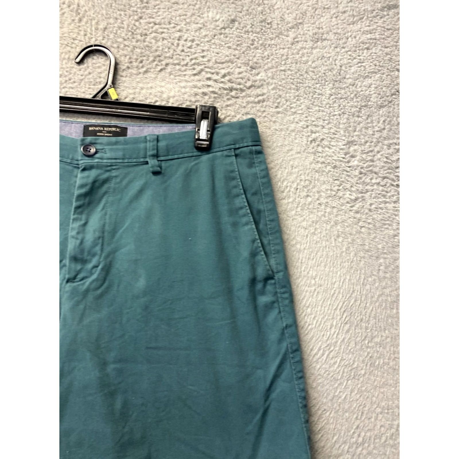 Banana Republic Banana Republic Chino Shorts Mens 33 Green 9" Inseam Cotton Zip Flat Front Cargo Pocket Regular Rise Spring Summer Fall Mens Size US 33 - 3 Thumbnail