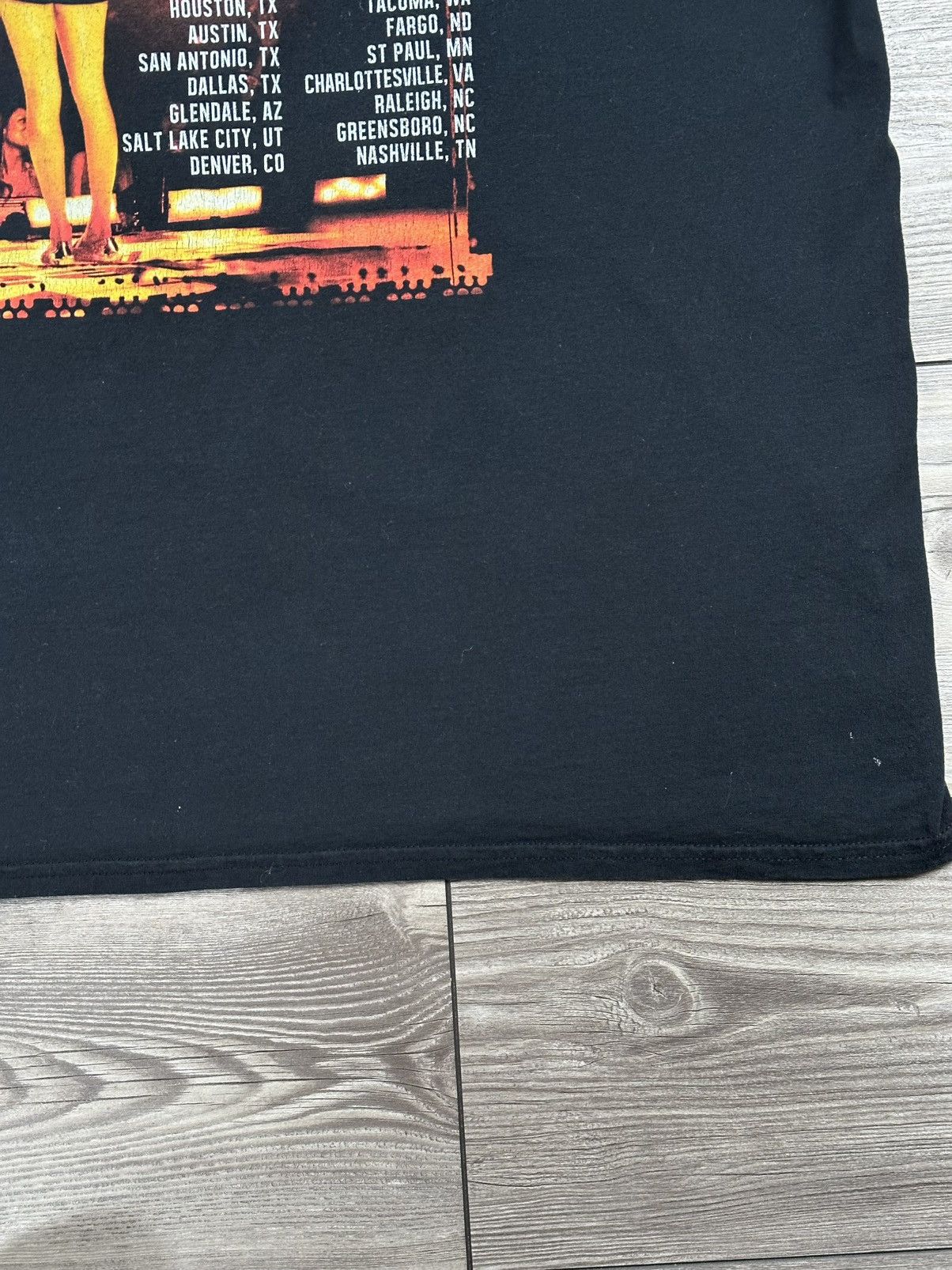 Band Tees × Gildan Taylor Swift The Red Tour T Shirt Size US XL / EU 56 / 4 - 6 Thumbnail