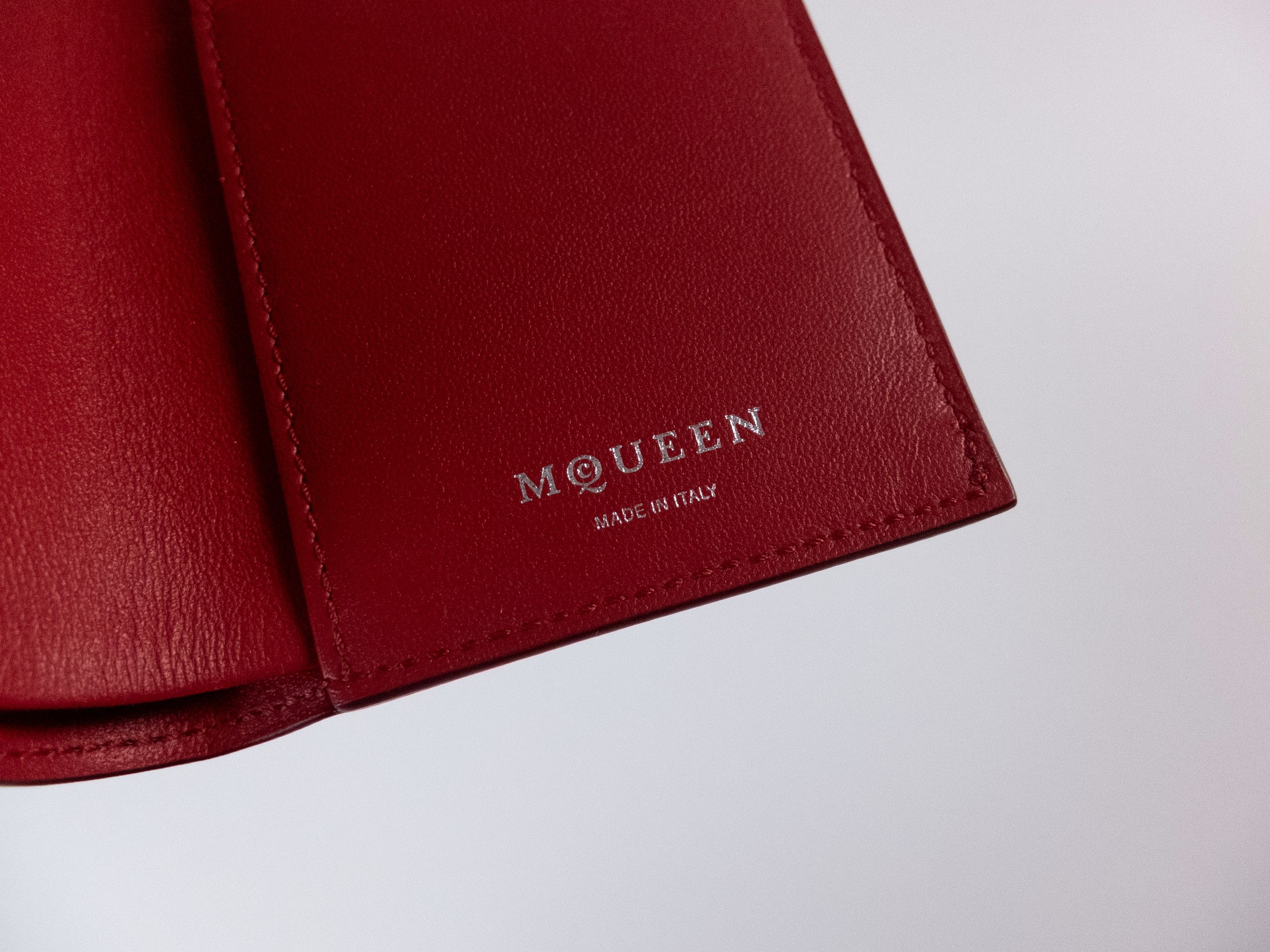 Alexander McQueen ALEXANDER MCQUEEN red cracked leather bifold card holder Size ONE SIZE - 7 Thumbnail