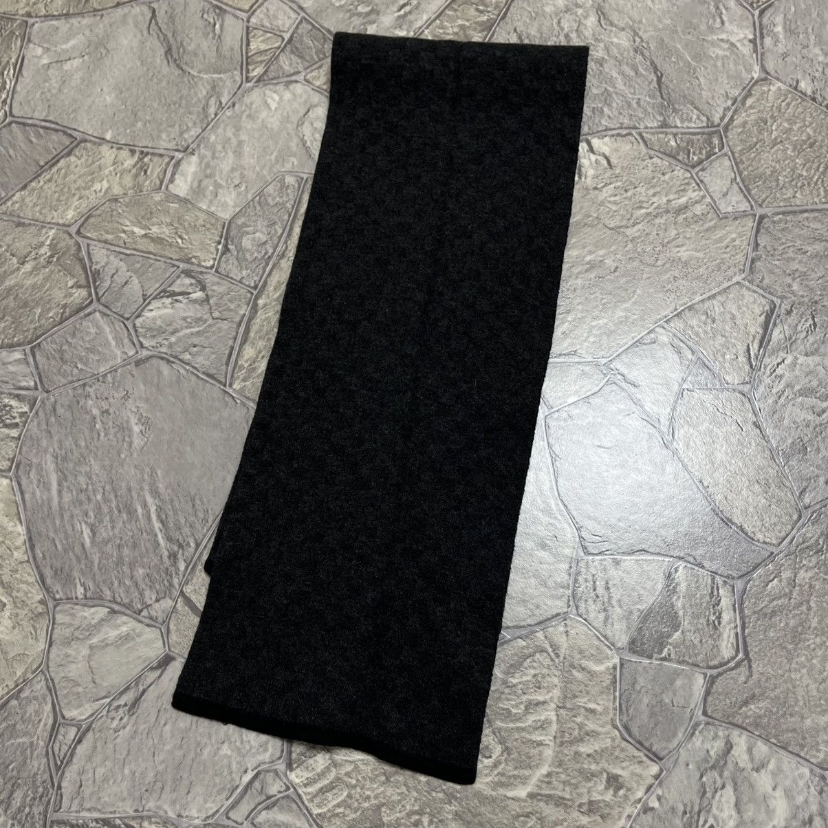 Louis Vuitton Louis Vuitton Scarf LV Logo Silk Wool Size ONE SIZE - 4 Thumbnail